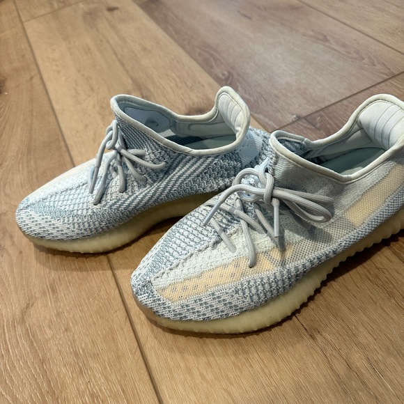 Adidas Yeezy Boost 350 V2
Cloud White (No box) - Picture 2 of 6